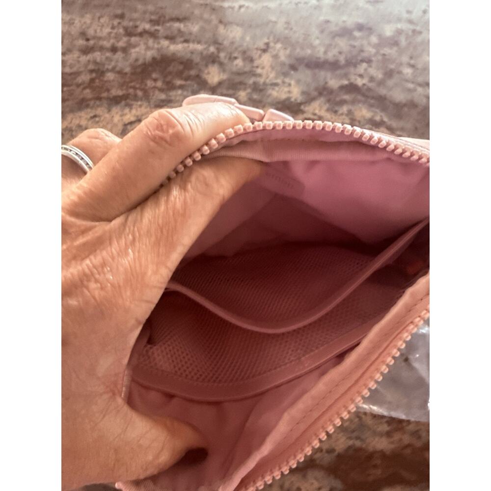 NWT $48 Lululemon Unisex Everywhere Belt Bag Large 1L Light Pink CUTE - Picture 7 of 8